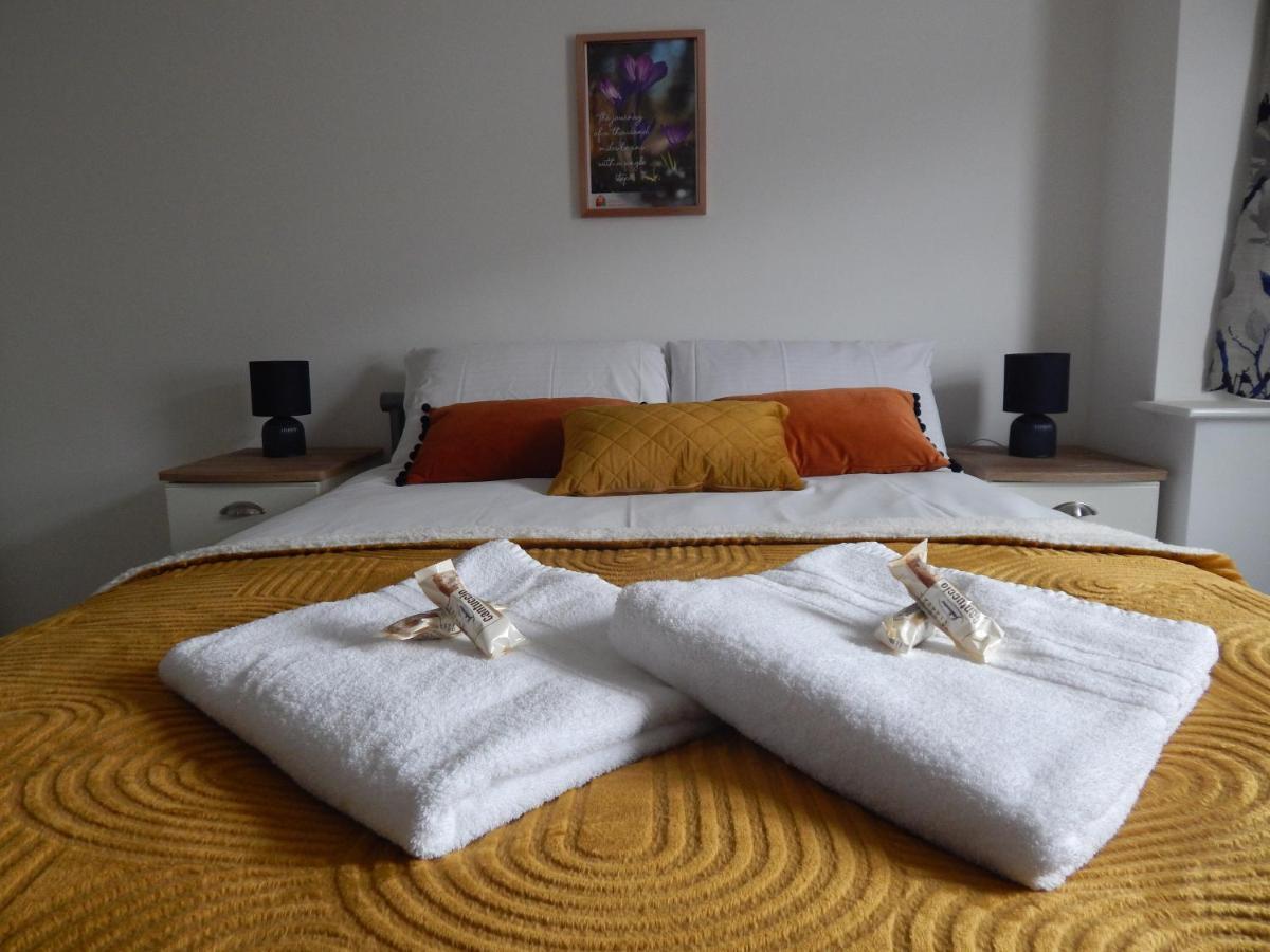 Modern, Well Located En-Suite Rooms With Parking - Orbitat Accommodations Кеймбридж Екстериор снимка