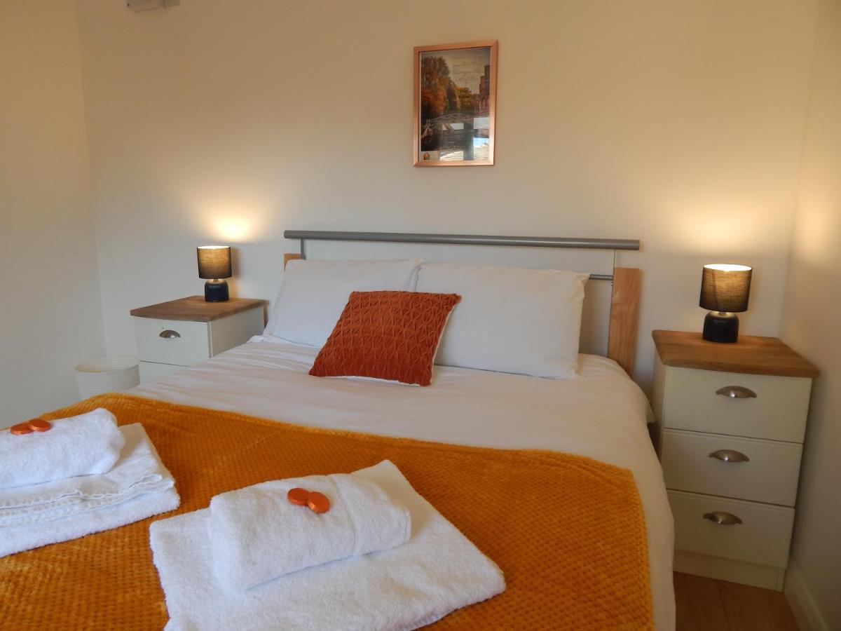 Modern, Well Located En-Suite Rooms With Parking - Orbitat Accommodations Кеймбридж Екстериор снимка