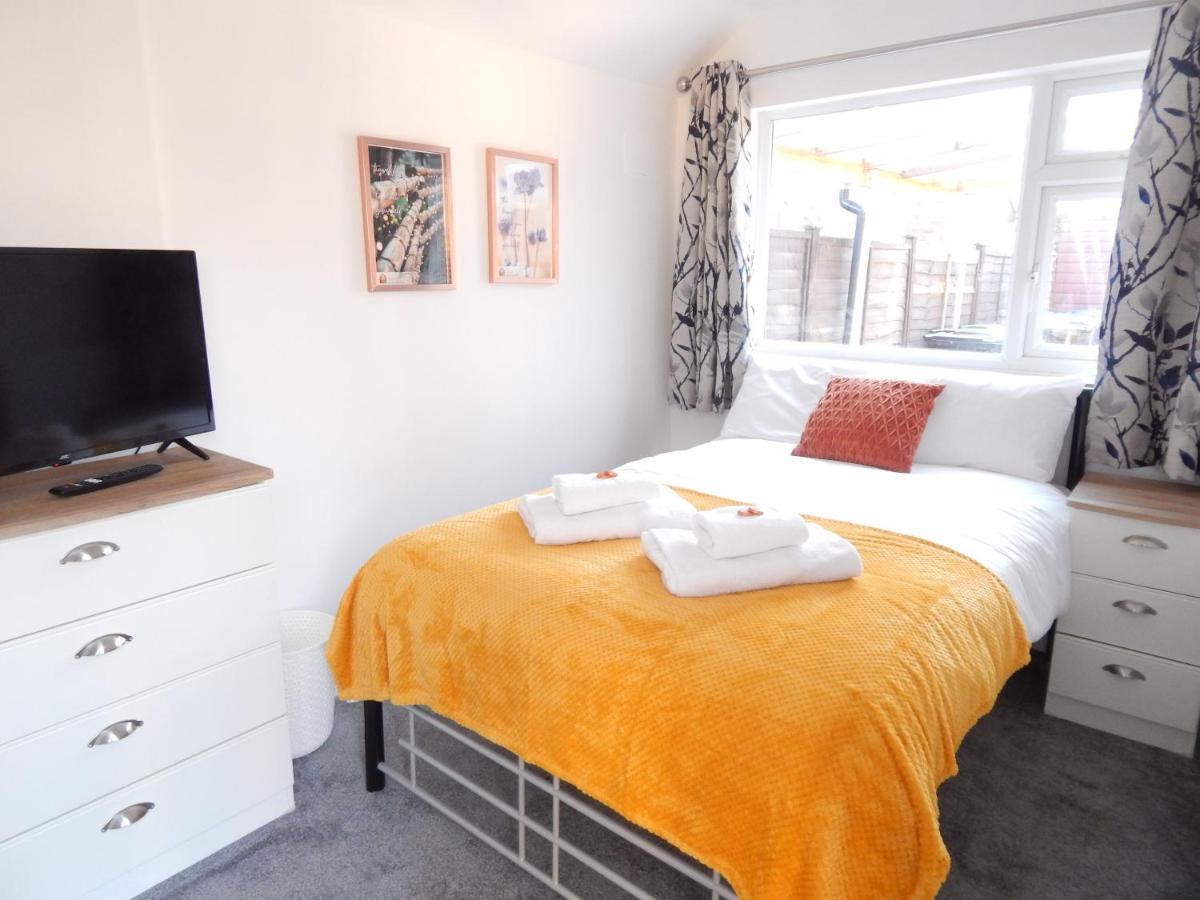 Modern, Well Located En-Suite Rooms With Parking - Orbitat Accommodations Кеймбридж Екстериор снимка