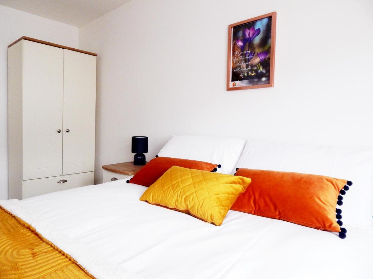 Modern, Well Located En-Suite Rooms With Parking - Orbitat Accommodations Кеймбридж Екстериор снимка