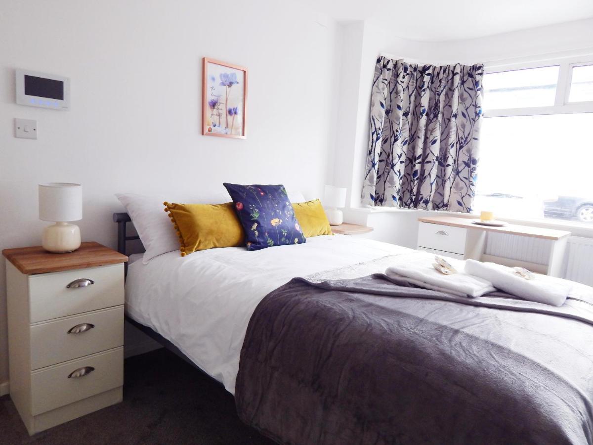Modern, Well Located En-Suite Rooms With Parking - Orbitat Accommodations Кеймбридж Екстериор снимка