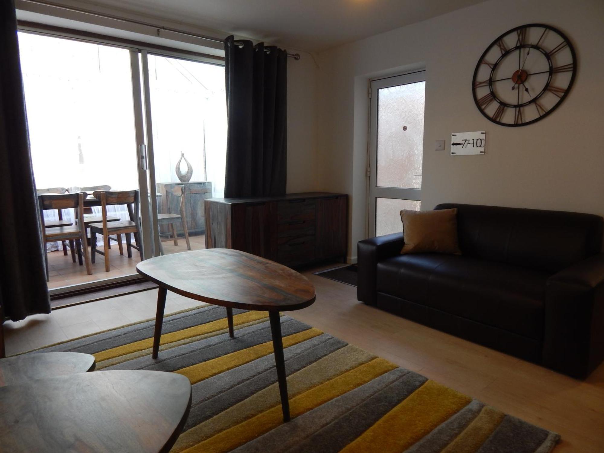 Modern, Well Located En-Suite Rooms With Parking - Orbitat Accommodations Кеймбридж Екстериор снимка